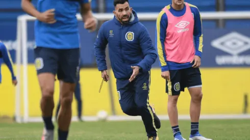 Tevez debuta como entrenador.