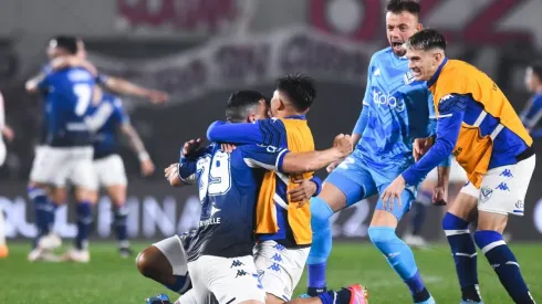 Caretas y sorpresas: las cargadas que los hinchas de Vélez preparan para River.