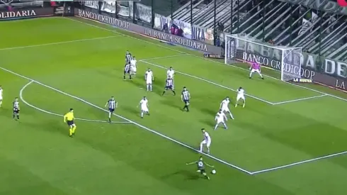 VIDEO | A la brasilera: golazo de Coronel en el empate de Banfield ante Argentinos