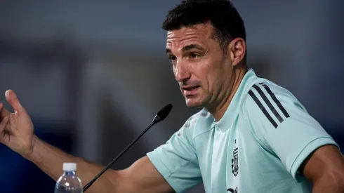 Scaloni y un mensaje para un jugador.