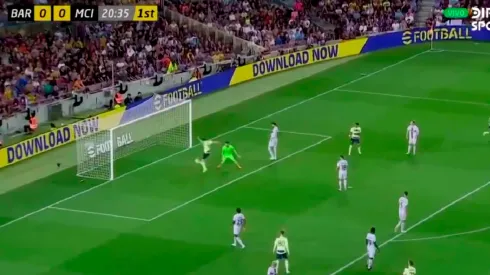 VIDEO | Por un insólito error, Julián Álvarez abrió el marcador en el Manchester City - Barcelona