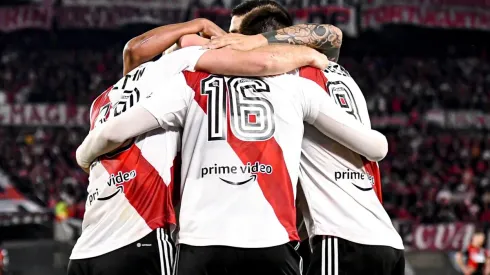 En pleno partido de River se anunció la renovación de una figura clave