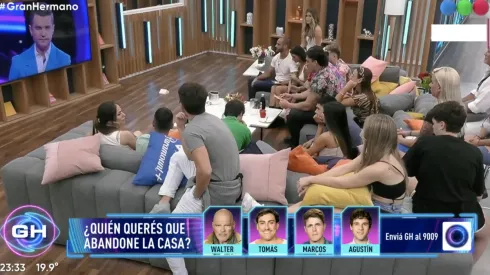 Dos participantes mantienen una relación.