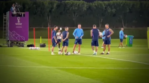 Reunión de referentes: la charla de la Selección Argentina antes del entrenamiento.