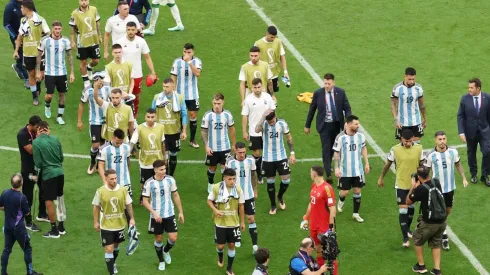 La imagen de los jugadores argentinos luego de la derrota con Arabia Saudita.
