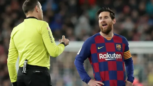 La Hoz y Messi, frente a frente en un partido del Barcelona.