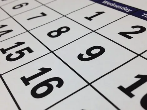 ¿Qué significa asueto y cuál es la diferencia con el feriado?