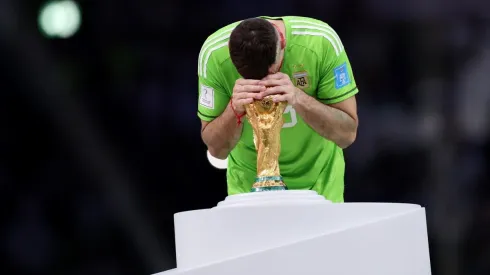 La crítica de una gloria francesa al Dibu Martínez: "Fue una decisión estúpida"