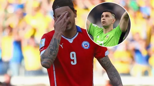 Mauricio Pinilla arremetió con todo contra el Dibu Martínez.