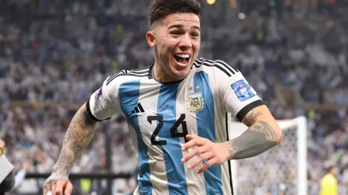 Enzo Fernández festejando un gol en Qatar 2022.