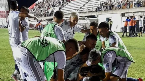 El festejo de los jugadores de Centro Español.