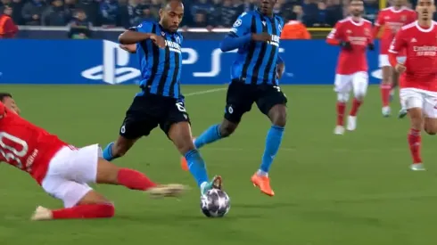 Tremenda maniobra de Nicolás Otamendi.