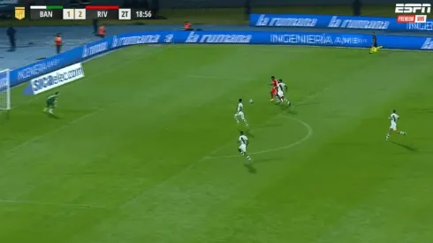 Desde ahí le pegó el colombiano Borja.