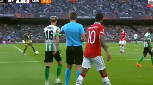 VIDEO | Tuvieron que separarlos: Pezzella se cruzó con Rashford y casi se van a las piñas