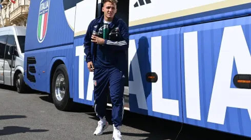 Con mate en mano, Mateo Retegui ya está en Napoli a la espera del Italia vs. Inglaterra.