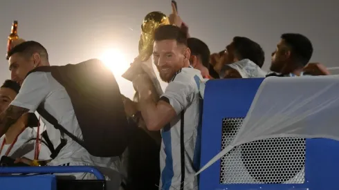 ¡En 5 combis! Así llegó la Selección Argentina al Monumental