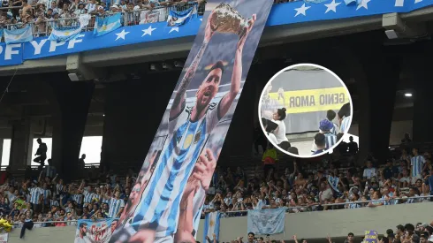 Inédita: la bandera de Boca que se vio en el Monumental en pleno Argentina-Panamá