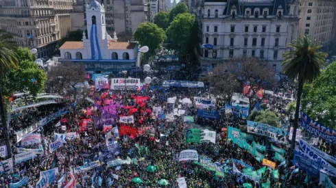 ¿Cuánta gente entra en una marcha en Plaza de Mayo?