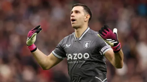 Emiliano "Dibu" Martínez retoma su actividad en el Aston Villa.