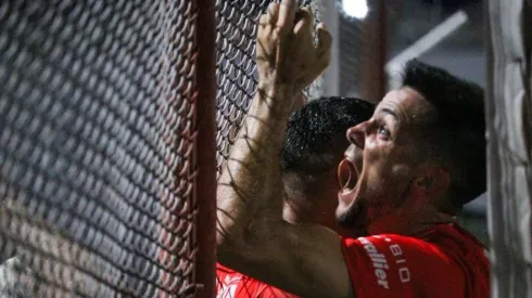 El festejo alocado de los jugadores de Instituto.