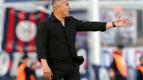 Almirón cuestionó al árbitro por la expulsión de Figal ante San Lorenzo: "Se apuró"