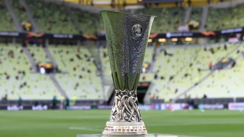 El trofeo de la Europa League.