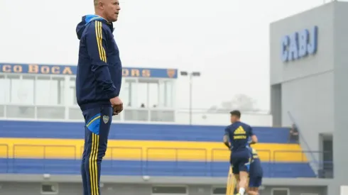 Revelan la contundente frase que Almirón repite en las prácticas a todos los jugadores de Boca