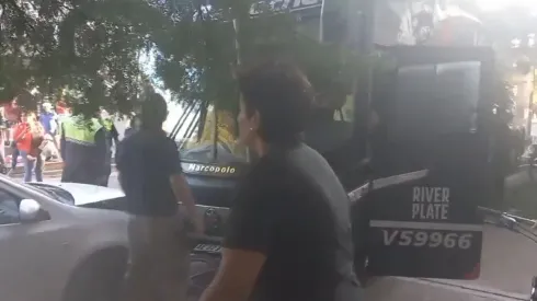 Insólito: el micro de River chocó antes del partido ante Atlético Tucumán