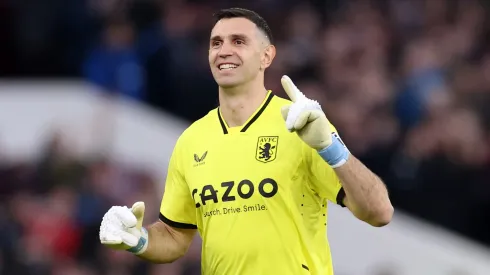 Emilano Martinez saldría de Aston Villa en el verano europeo.