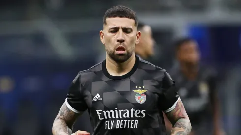 Nicolás Otamendi con la camiseta de Benfica.