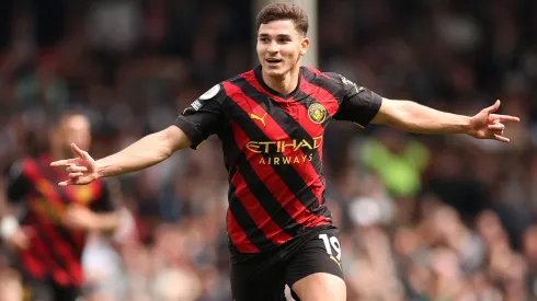 LONDON, ENGLAND - APRIL 30: Julian Alvarez of Manchester City celebrates after scoring the team's second goal during the Premier League match between Fulham FC and Manchester City at Craven Cottage on April 30, 2023 in London, England. (Photo by Ryan Pierse/Getty Images)