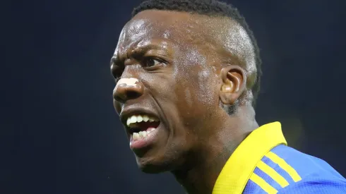 Lesionado, pero vivo: Advíncula cerró la noche con ovación y conmovió hasta a Almirón