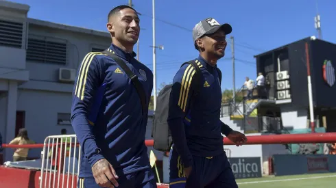 BUENOS AIRES, ARGENTINA - APRIL 01: (L-R) Alan Varela of Boca Juniors and teammate Cristian Medina arrive to the stadium prior a match between Barracas Central and Boca Juniors as part of Liga Profesional 2023 at Estadio Claudio Chiqui Tapia on April 01, 2023 in Buenos Aires, Argentina. (Photo by Marcelo Endelli/Getty Images)