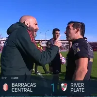 VIDEO Pinola, enfurecido con los árbitros en el entretiempo de Barracas-River: \'Hablame bien\'