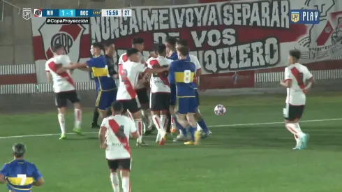 Al borde de las piñas: River y Boca calentaron el Superclásico de Reserva