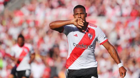 Salomón Rondón festejando el gol del triunfo.