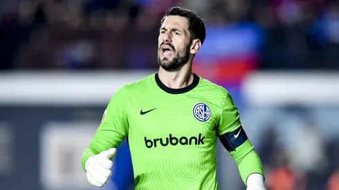 Augusto Batalla en el arco de San Lorenzo de Almagro.