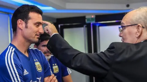 Sabella con Lionel Scaloni, en febrero del 2020.