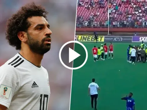 VIDEO | Quisieron agredir a Salah: sus compañeros y la seguridad lo salvaron