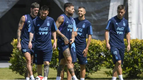 Guido Rodríguez junto a sus compañeros en la Selección Argentina.