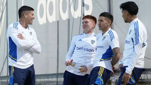 Barco, Equi Fernández y Medina junto a Marcos Rojo.