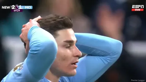 Irreconocible: el insólito gol que se perdió Julián Álvarez con el City ante Newcastle