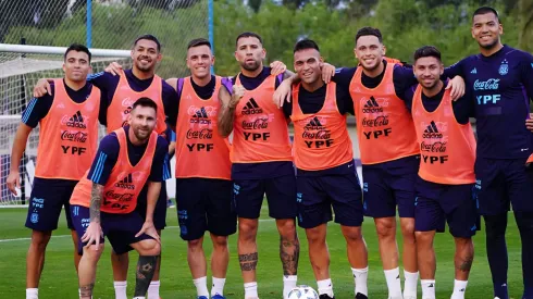 Marcos Acuña se recuperó de su lesión y podrá estar disponible para Scaloni y Sevilla.