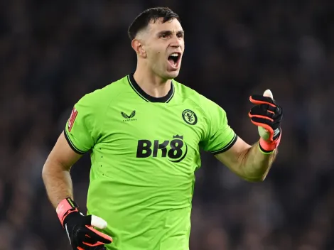 ¡Show del Dibu! Martínez y 4 atajadas para lucirse en el empate del Aston Villa contra Chelsea