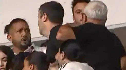 Tumultos en la tribuna durante el partido.