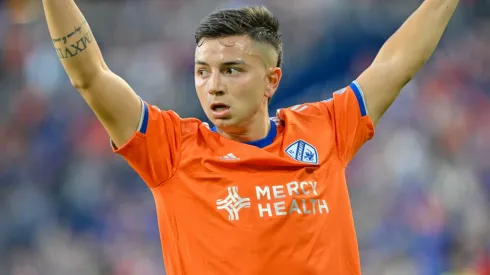 Álvaro Barreal, jugando con la camiseta alternativa de FC Cincinnati.