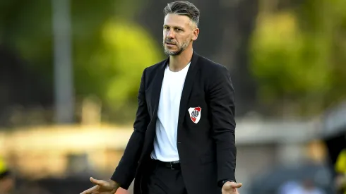 Los hinchas le piden a Demichelis por un juvenil.