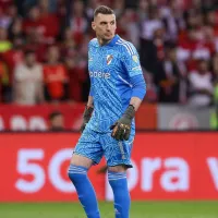 Sin piedad: la dura crítica de Navarro Montoya a Armani: \'Hace el arco grande\'