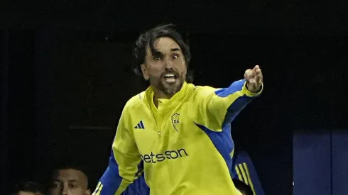 El DT de Boca perfila la alineación para enfrentar a Estudiantes.