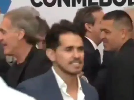 Es viral: la reacción de Oscar Ruggeri cuando se le acercó Riquelme en el evento de CONMEBOL